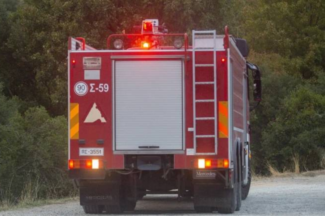 Φωτιά στις Αρχάνες Κρήτης: Επιχειρούν δυνάμεις της Πυροσβεστικής και ελικόπτερα