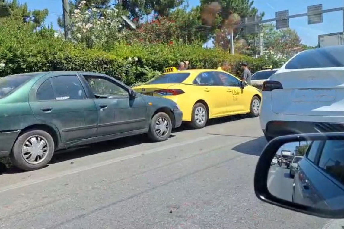 Καραμπόλα έξι οχημάτων στη λεωφόρο Κηφισίας και κυκλοφοριακό χάος