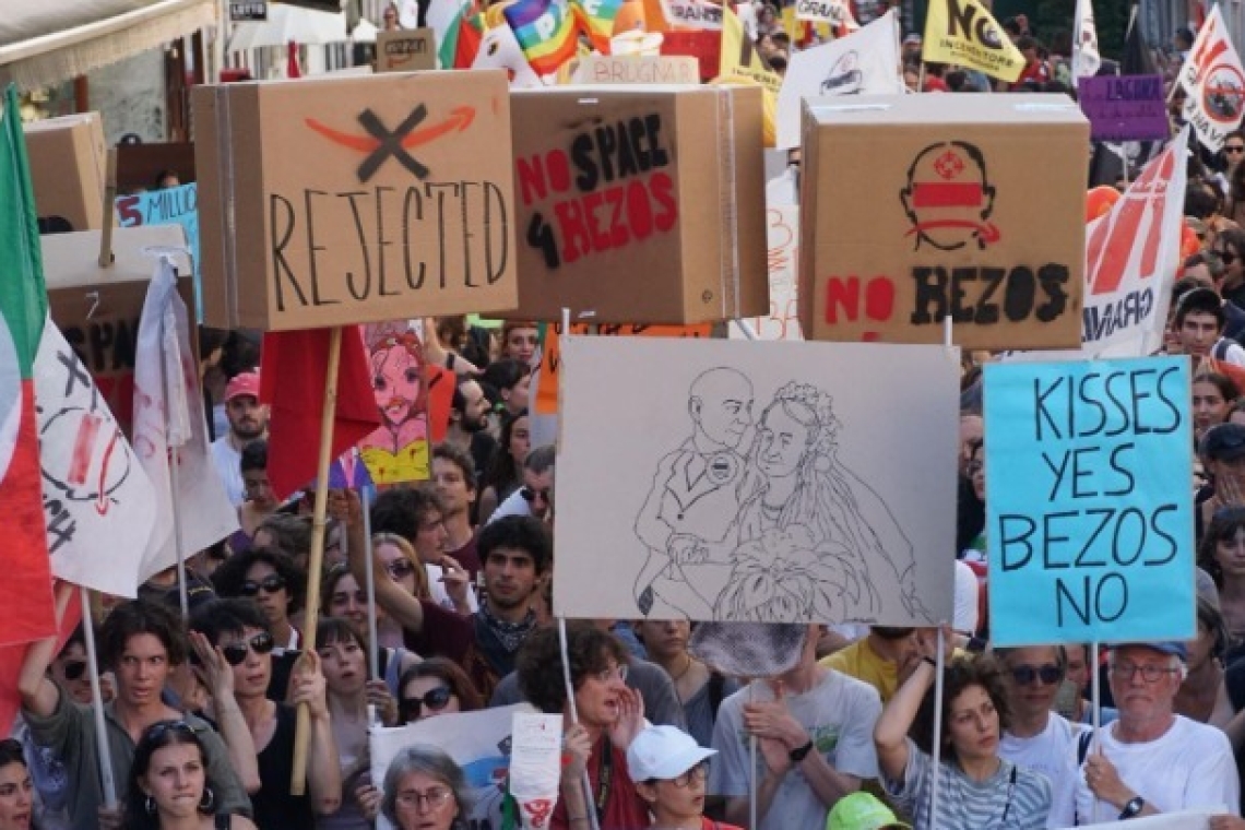 Διαμαρτυρία ακτιβιστών στη Βενετία ενάντια στον Τζεφ Μπέζος