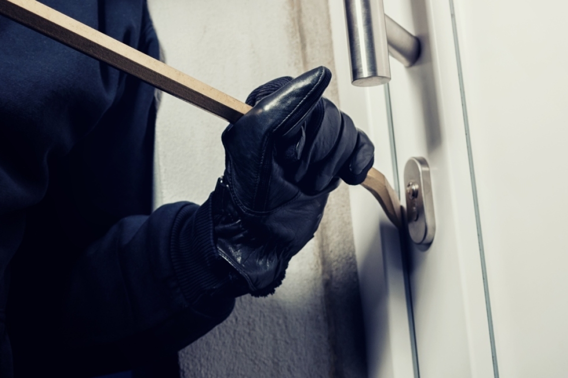 Διάρρηξη στην Ελευσίνα: Λεία άνω των 70.000 ευρώ σε μετρητά και λίρες