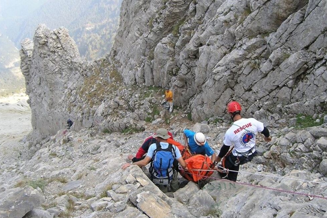 Ορειβάτισσα τραυματίστηκε στον Όλυμπο: Άμεση επέμβαση της Πυροσβεστικής με ελικόπτερο