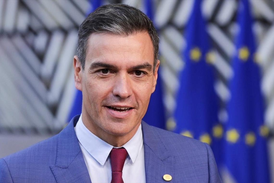 Ο πρωθυπουργός Σάντσεθ επικροτεί τη στάση Μακρόν για την Παλαιστίνη