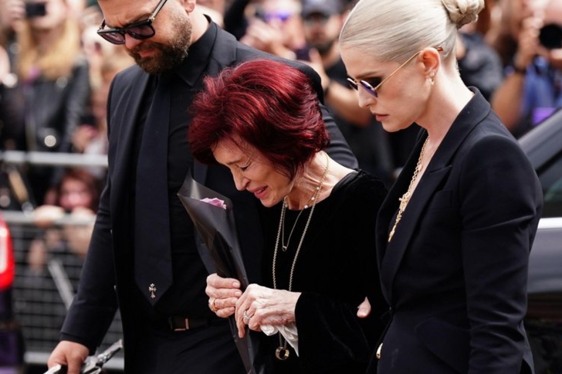 Η κατάρρευση της Sharon Osbourne στην κηδεία του Ozzy Osbourne
