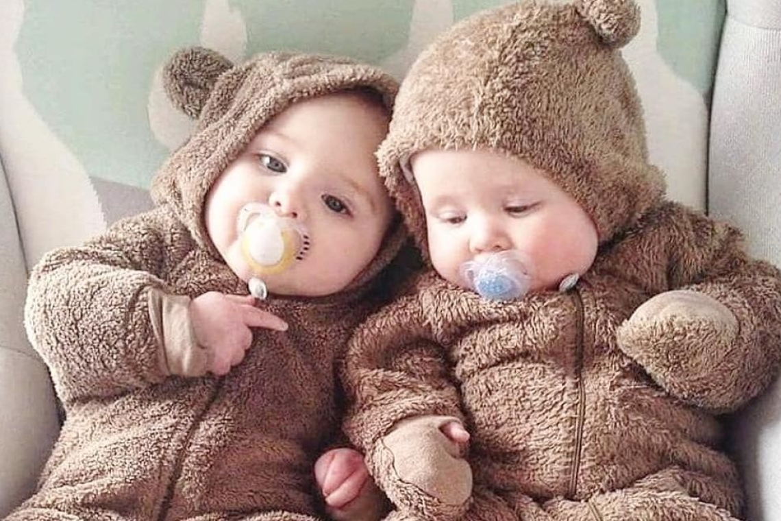 Η μαγεία της μητρότητας μέσα από τον ξεχωριστό κόσμο των διδύμων 