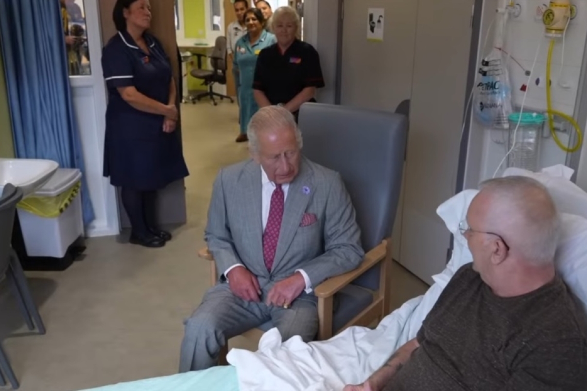 Ο βασιλιάς Κάρολος μιλά με χιούμορ για την υγεία του