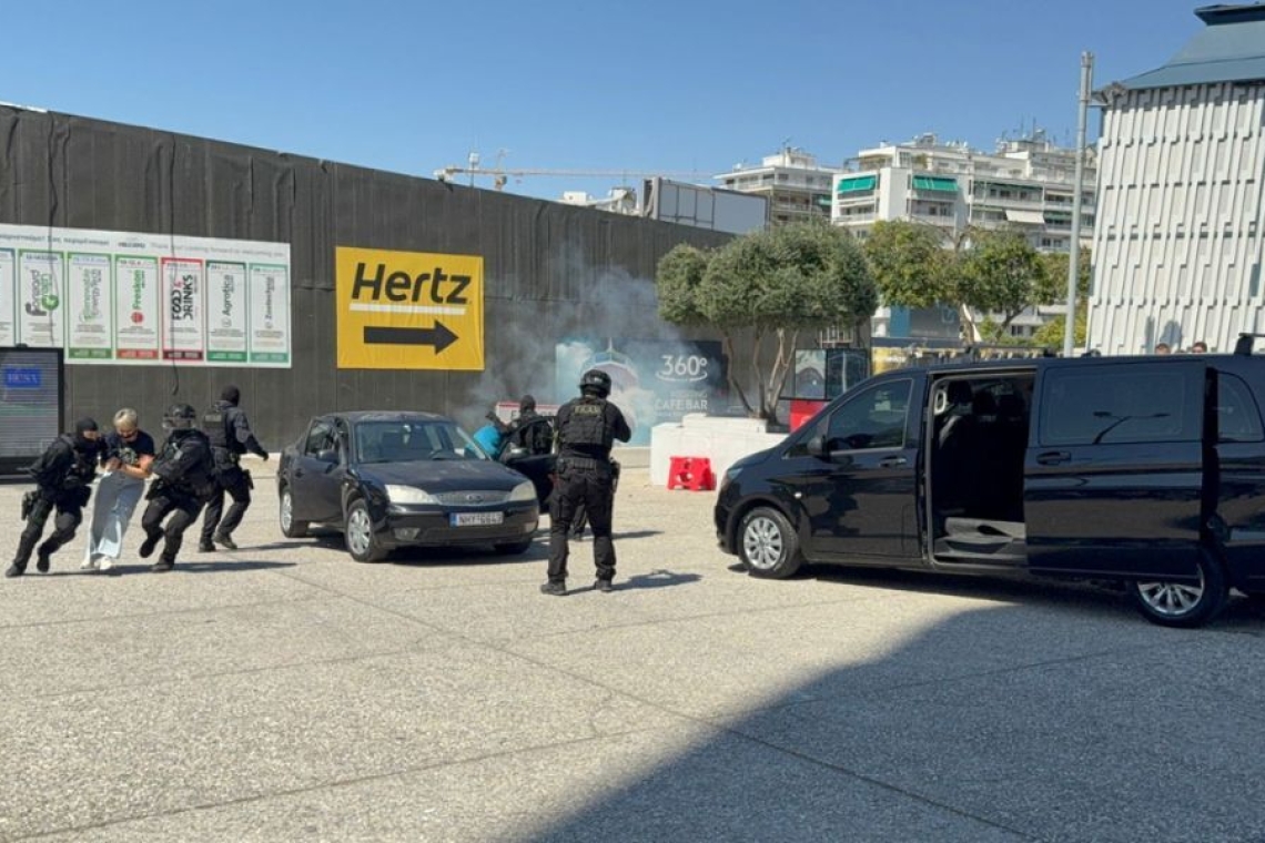 Εντυπωσιακή άσκηση ομηρίας με ΕΚΑΜ στη ΔΕΘ