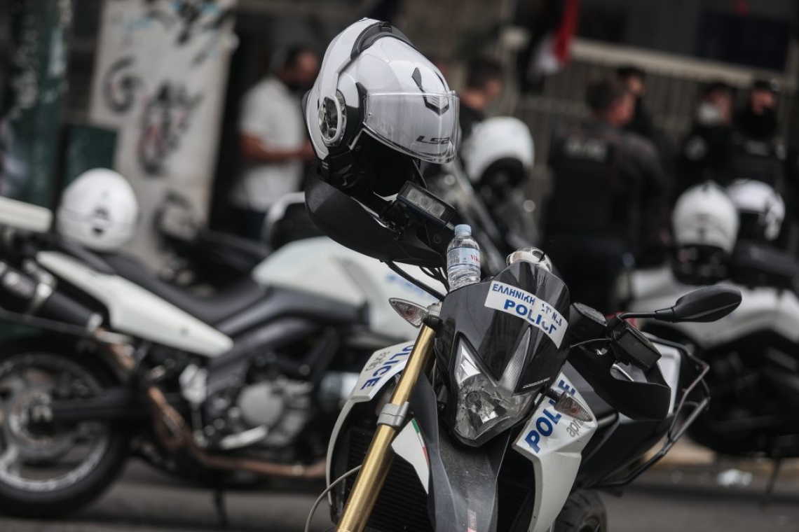 Προφυλάκιση 20χρονου γιου επιχειρηματία για τραυματισμό αστυνομικού