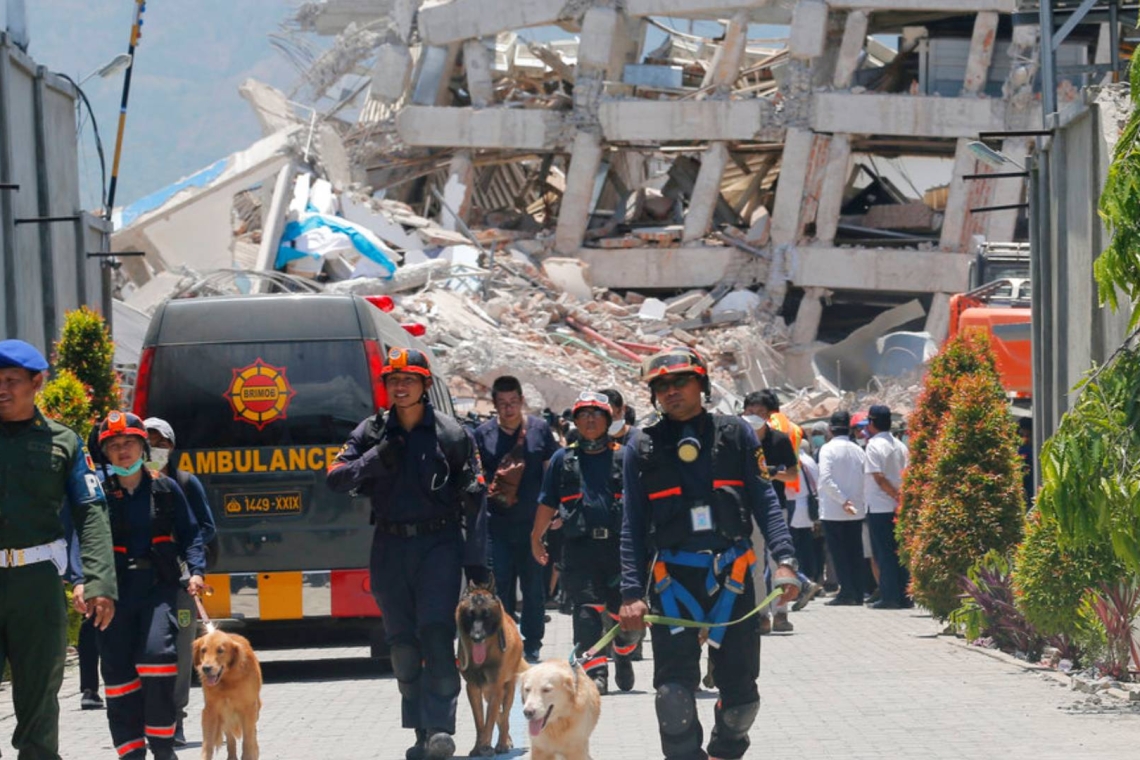 Σεισμός 6,1 Ρίχτερ συγκλονίζει την Ινδονησία