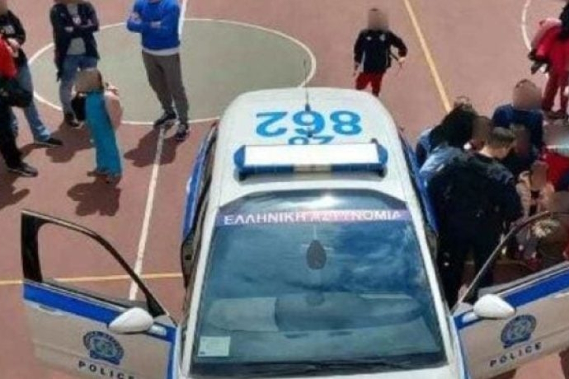 Άγρια συμπλοκή μαθητών στο Περιστέρι με σκουπόξυλα και τούβλα
