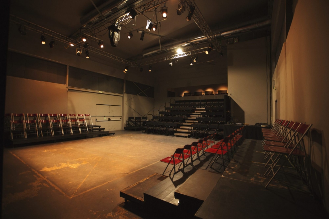 Θέατρο σε απρόσμενους χώρους