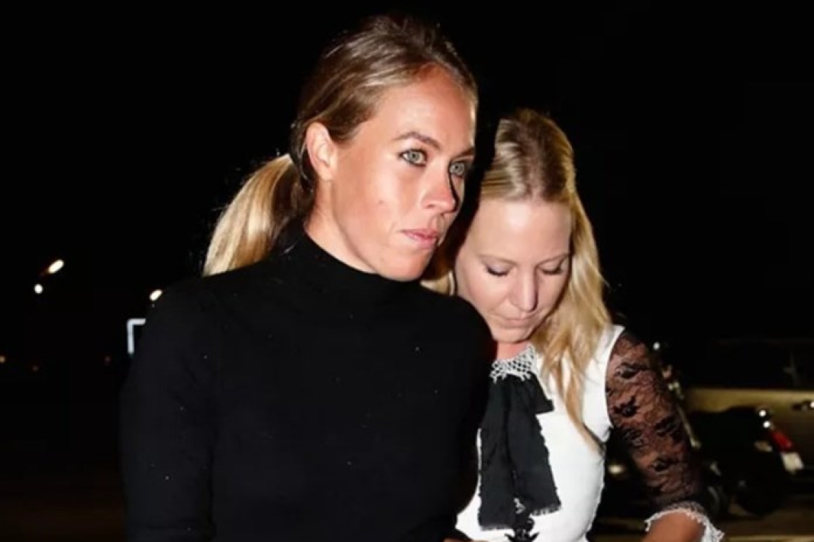 Ο Γιώργος Λιάγκας επικρίνει την παρουσία της Nina Flohr στο δείπνο για τα Γλυπτά του Παρθενώνα