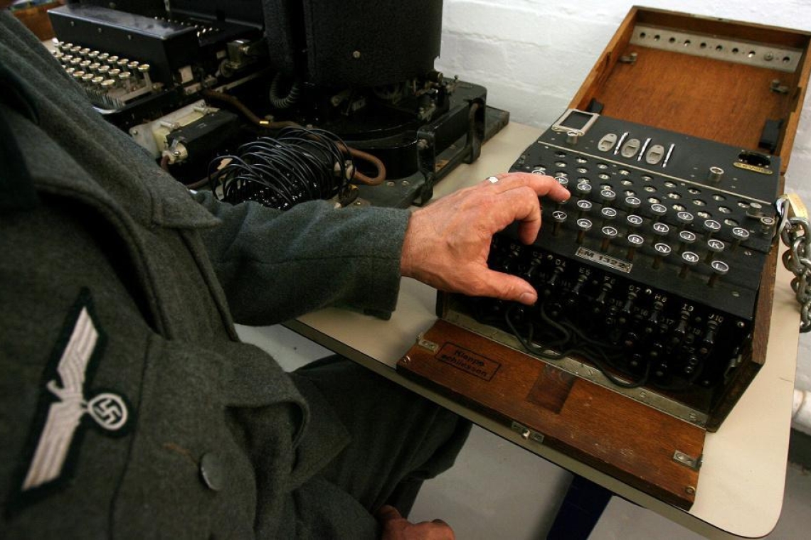 Σπάνια μηχανή Enigma και αριθμομηχανή Πασκάλ σε δημοπρασία στο Παρίσι