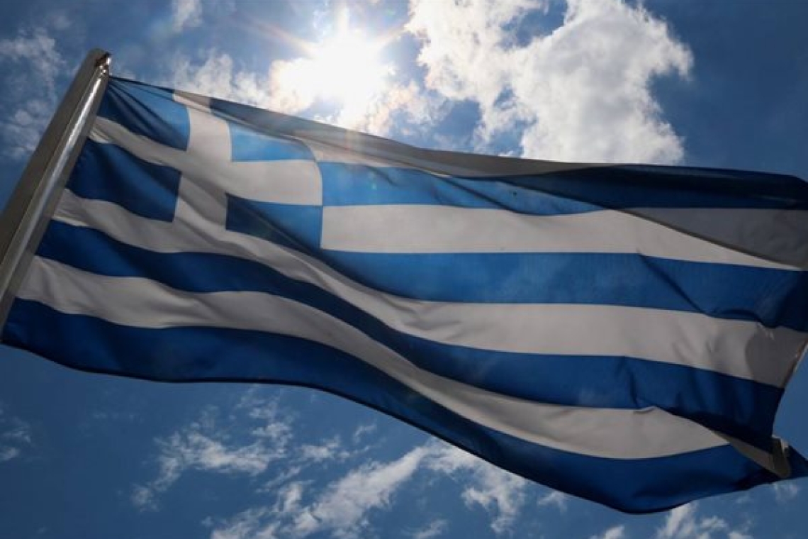 Κρήτη: Γιγαντιαία ελληνική σημαία 1.440τμ υψώθηκε την 28η Οκτωβρίου