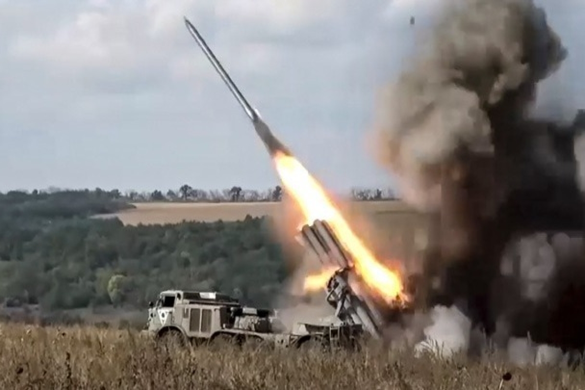 Θανατηφόρες ρωσικές επιθέσεις και ουκρανικό πλήγμα σε πετρελαϊκό λιμάνι