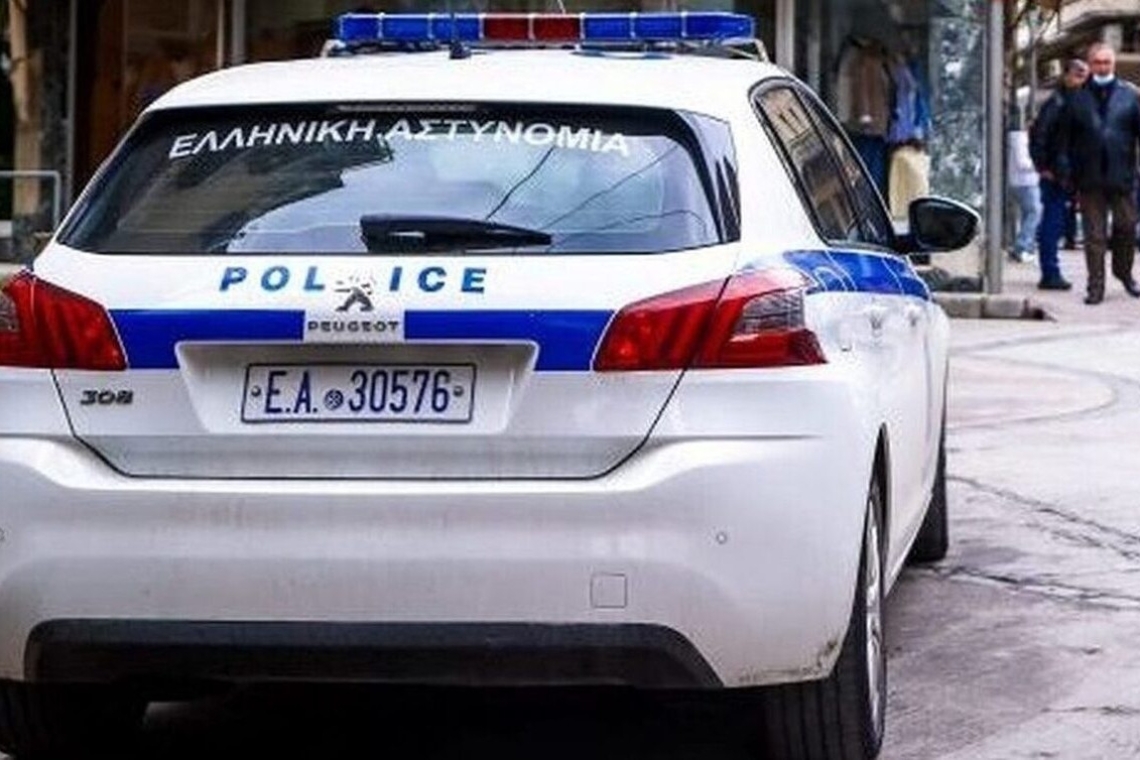 Άνδρας στη Λάρισα βγήκε στους δρόμους κρατώντας μπαλτά, πολίτες κάλεσαν την αστυνομία