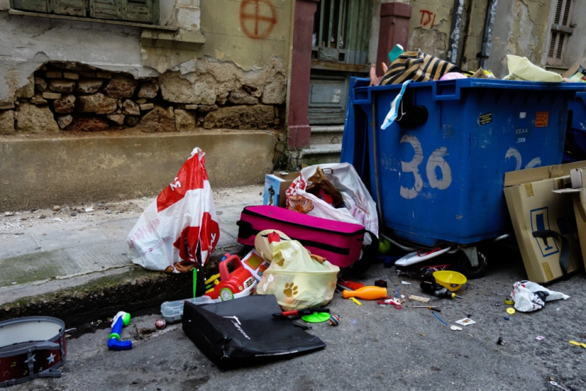 Σύλληψη για απορρίμματα σε πεζοδρόμιο της Θεσσαλονίκης