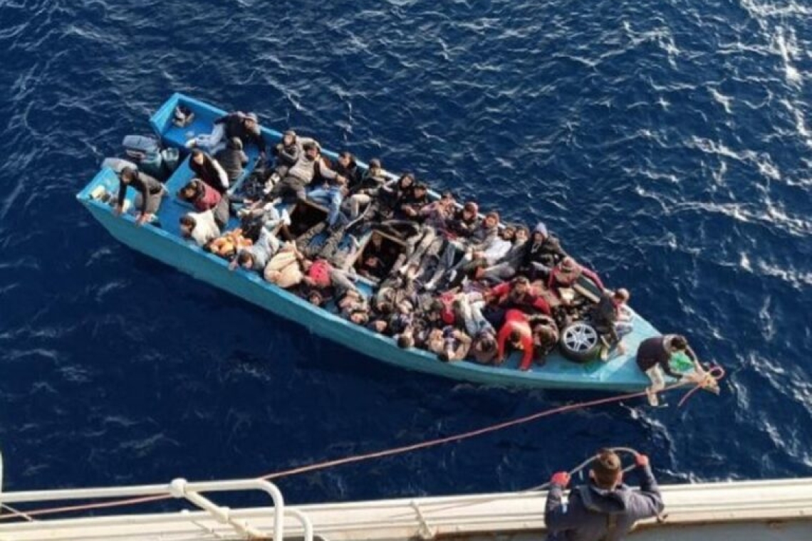 Διάσωση μεταναστών νότια της Γαύδου