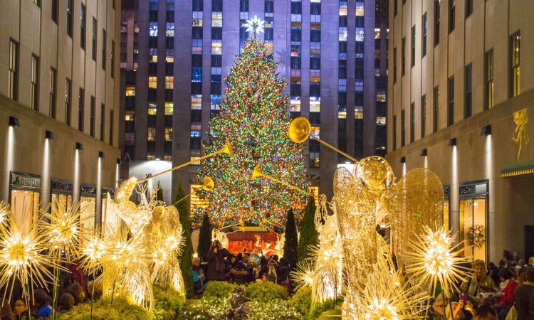 Rockefeller Center: Εντυπωσιακό χριστουγεννιάτικο δέντρο 23 μέτρων στη Νέα Υόρκη