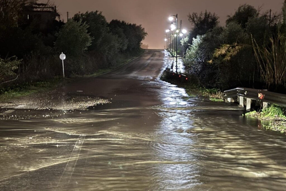 Πλημμύρες και προβλήματα στους δρόμους του Αγρινίου από καταιγίδα