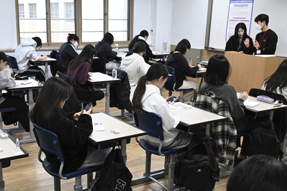 Νότια Κορέα: Για 35 λεπτά οι πτήσεις στη χώρα σταμάτησαν προκειμένου να μειωθεί ο θόρυβος για να δώσουν τα παιδιά εξετάσεις εισαγωγής στο πανεπιστήμιο