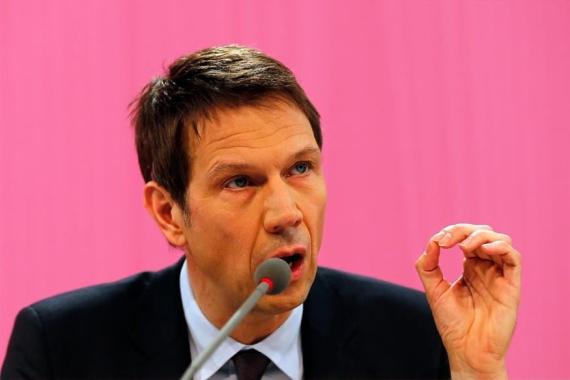  Ρενέ Όμπερμαν: Η Ευρώπη πρέπει να εξετάσει τακτικά πυρηνικά όπλα