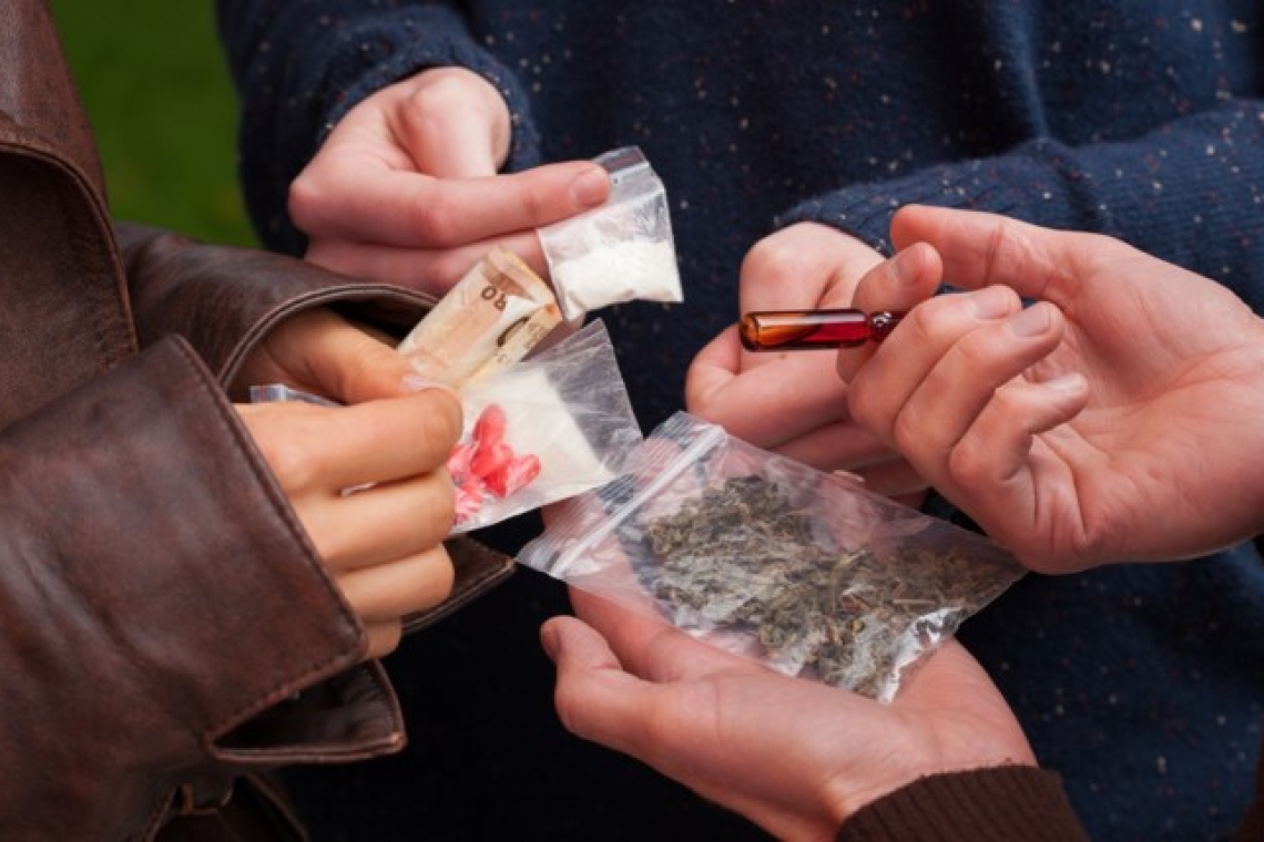Έφηβοι και ναρκωτικά: Η αύξηση των νεαρών διακινητών