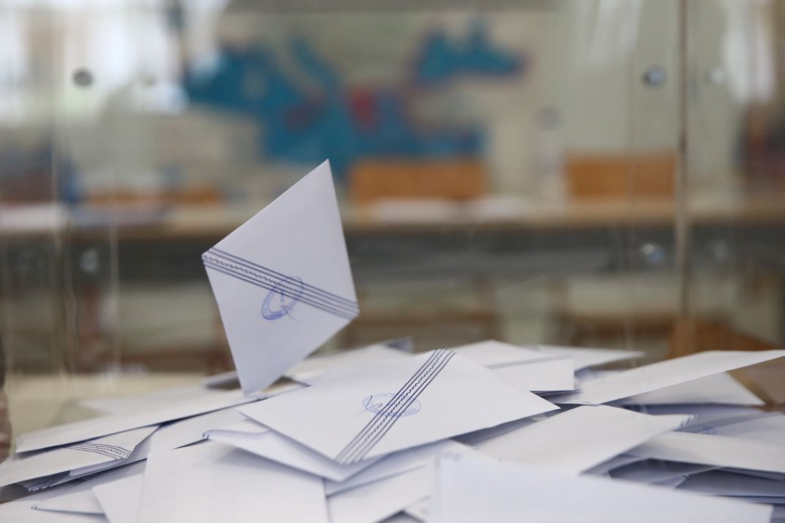 Metron Analysis: Διψήφιο προβάδισμα ΝΔ έναντι ΠΑΣΟΚ 