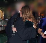 Τρυφερή αγκαλιά Κέιτ Μίντλετον και Jessie J κατά του καρκίνου