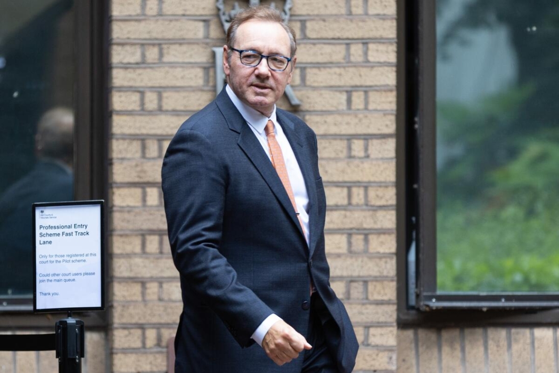 Ο Κέβιν Σπέισι απαντά στα δημοσιεύματα περί αστεγίας