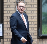 Ο Κέβιν Σπέισι απαντά στα δημοσιεύματα περί αστεγίας