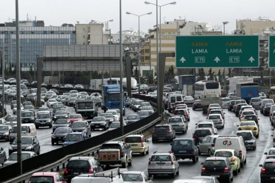 Σοβαρές καθυστερήσεις σε Κηφισό και Αττική Οδό