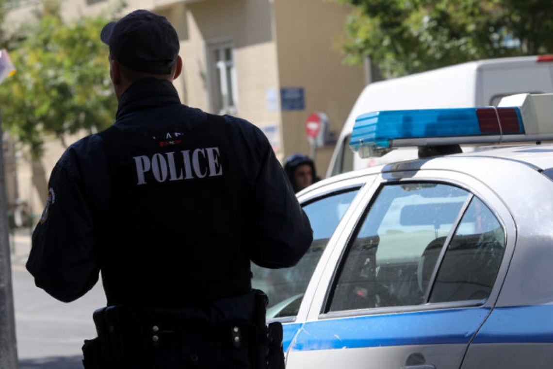 Σοβαρά επεισόδια στη Βάρκιζα: Συγκρούσεις και τραυματισμοί μεταξύ νεαρών