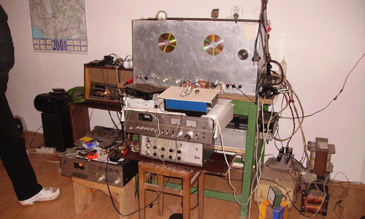 Τα ελληνικά ραδιόφωνα των 80s και η εποχή που κάθε σταθμός είχε “προσωπικότητα