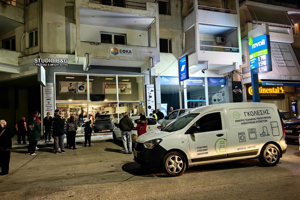 Αυτοκίνητο εισβάλλει σε κατάστημα ηλεκτρικών ειδών στο Ναύπλιο