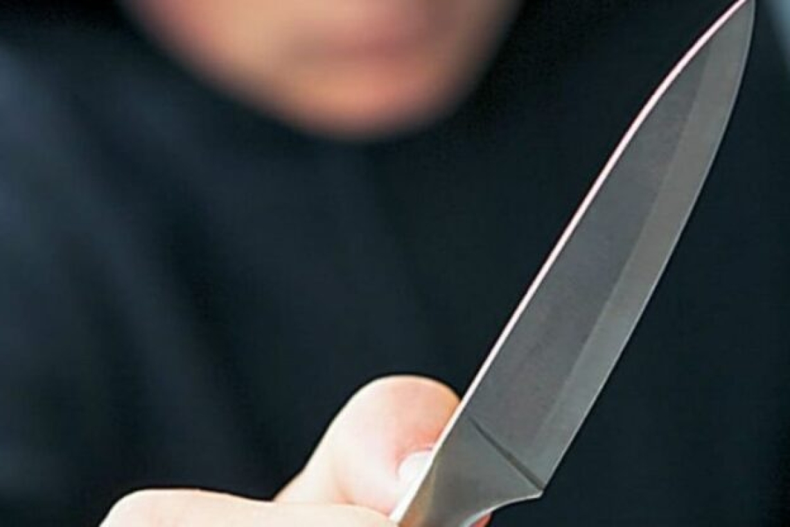 Σοκαριστικός καβγάς στα Χανιά: Επίθεση με μαχαίρι στον πατέρα του επειδή τον είδε στο καφενείο