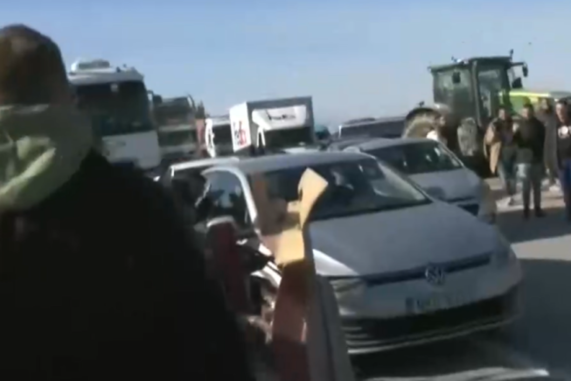 Συμβολική πορεία αγροτών στα Μάλγαρα με νεκροφόρες