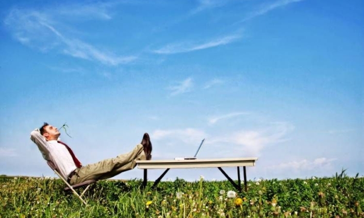 Η σπάνια γαλήνη της αργής μέρας