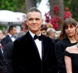 Η μάχη του Robbie Williams με την κατάθλιψη και το αλκοόλ