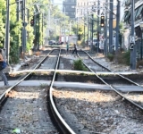 Αναστάτωση στον Προαστιακό με αυτοκίνητο στις γραμμές της Ιεράς Οδού