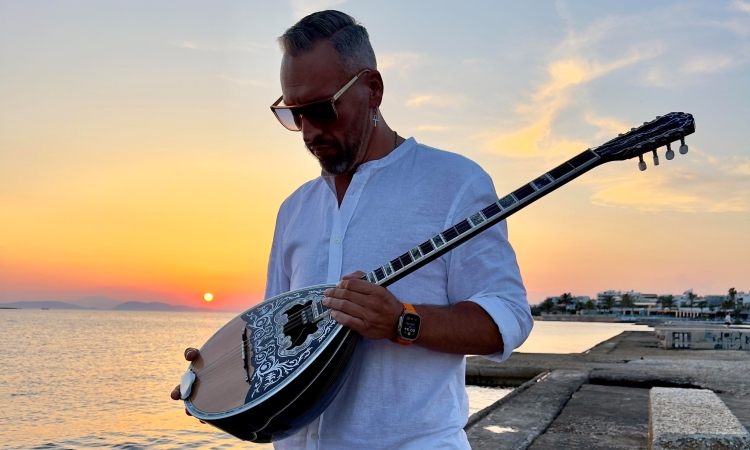 Αλέξανδρος Ψωμόπουλος: Η νέα εποχή του μπουζουκιού φέρει το όνομά του