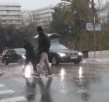 Η εβδομάδα ξεκινά με βροχές και πτώση θερμοκρασίας