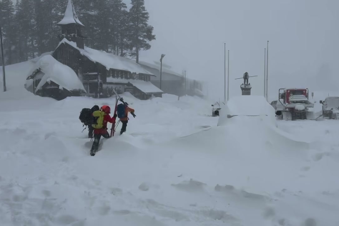 https://www.enikos.gr/wp-content/uploads/2026/02/lake-tahoe.jpg