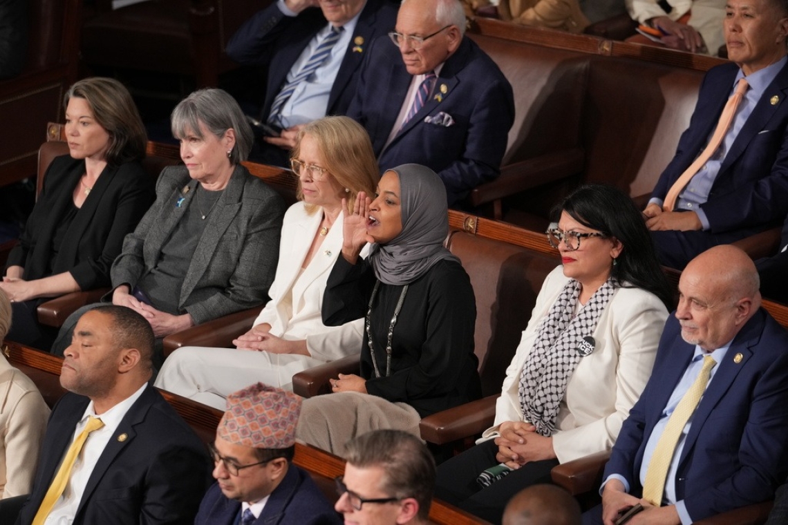 https://www.newsit.gr/wp-content/uploads/2026/02/donald-trump-ilhan-omar-r-1200x630.jpg