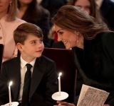 Ο πρίγκιπας Λούις γιορτάζει με νέο πορτρέτο και βίντεο