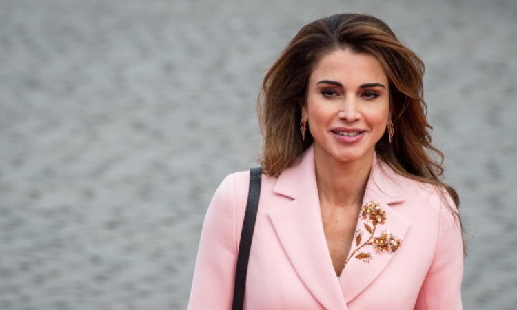 Βασίλισσα Ράνια: Ψώνια για τα εγγόνια της με στυλ