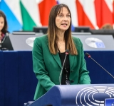 Η Έλενα Κουντουρά ζητά μέτρα κατά της οικονομικής απάτης