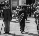 Η τέχνη της φωτογραφίας δρόμου: Οι καθημερινές στιγμές που γίνονται ιστορίες